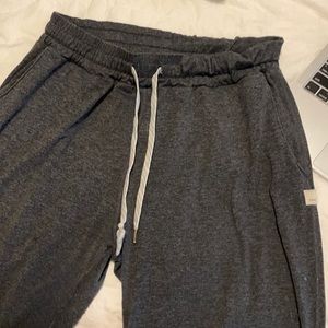 Vuori joggers. Medium. The rise the shine. 89% polyester 11% spandex.